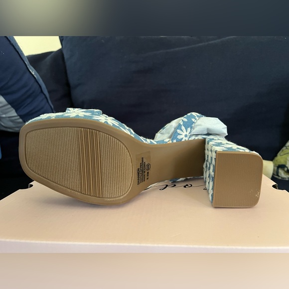 Brand new in box 8.5 - Picture 6 of 6